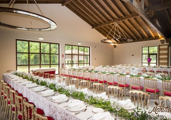 Mesas imperiales para boda en Casería Asturiana La Maruta